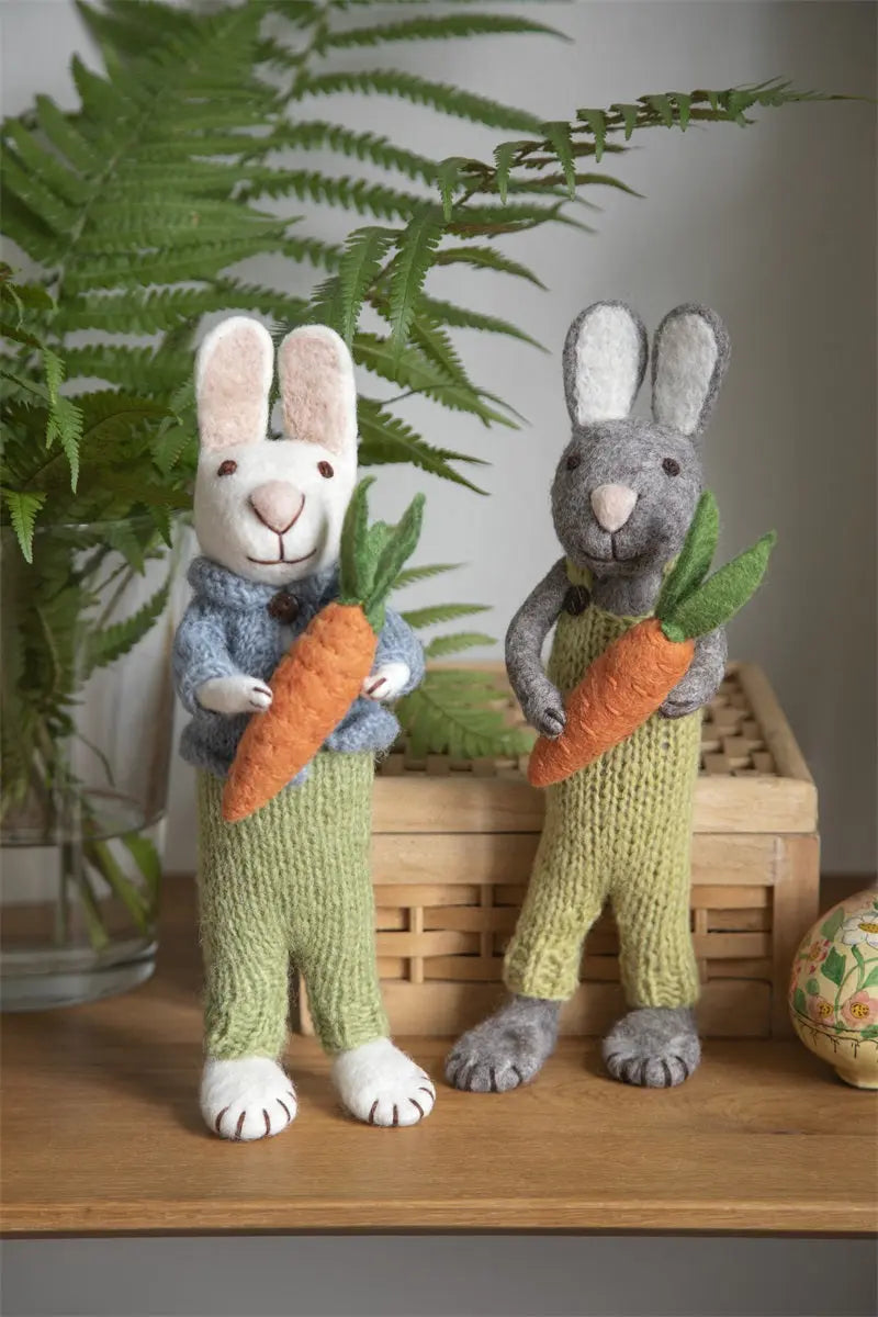 Grand lapin veste bleue avec carotte Gry & Sif