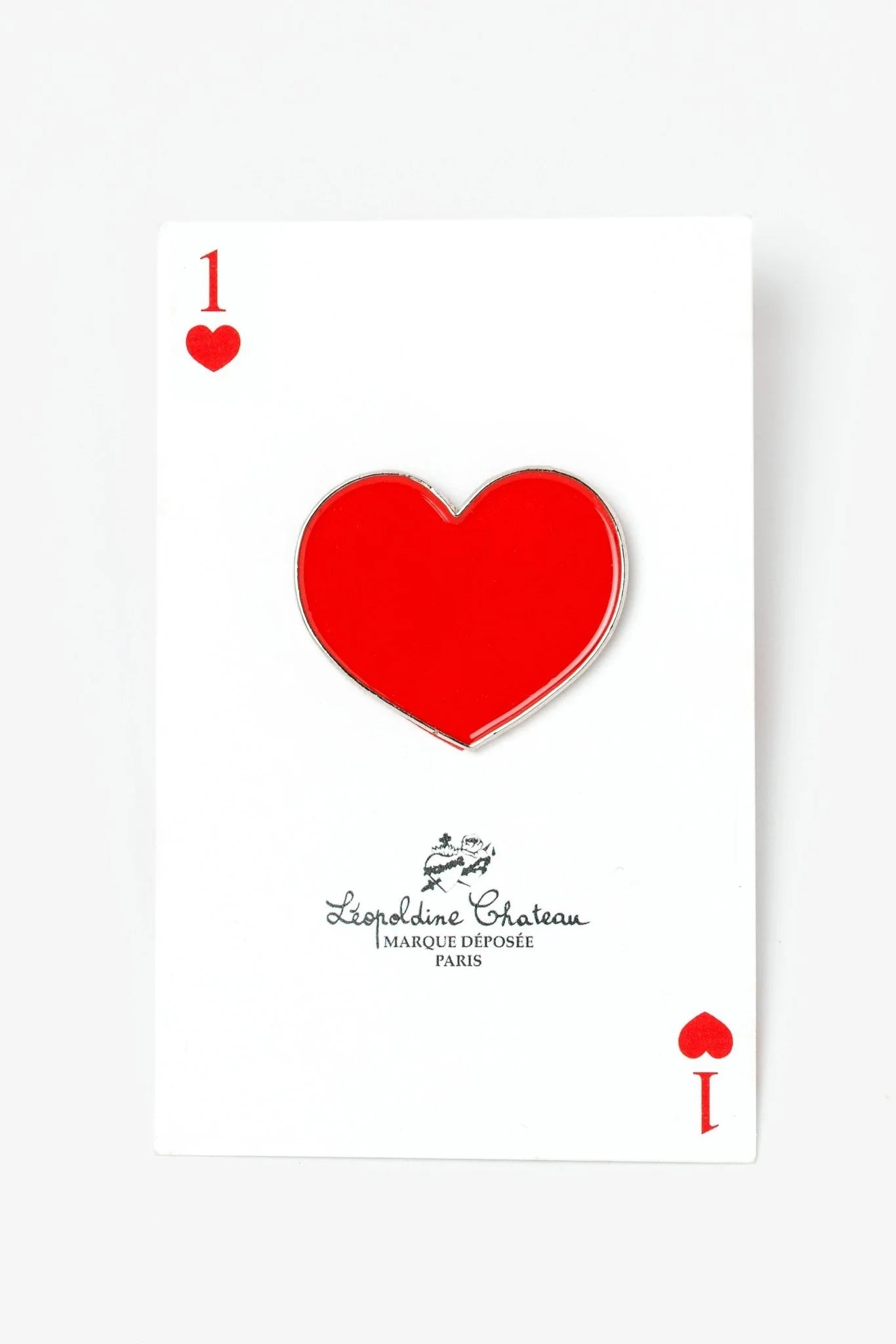 Pin's coeur rouge Leopoldine Chateau