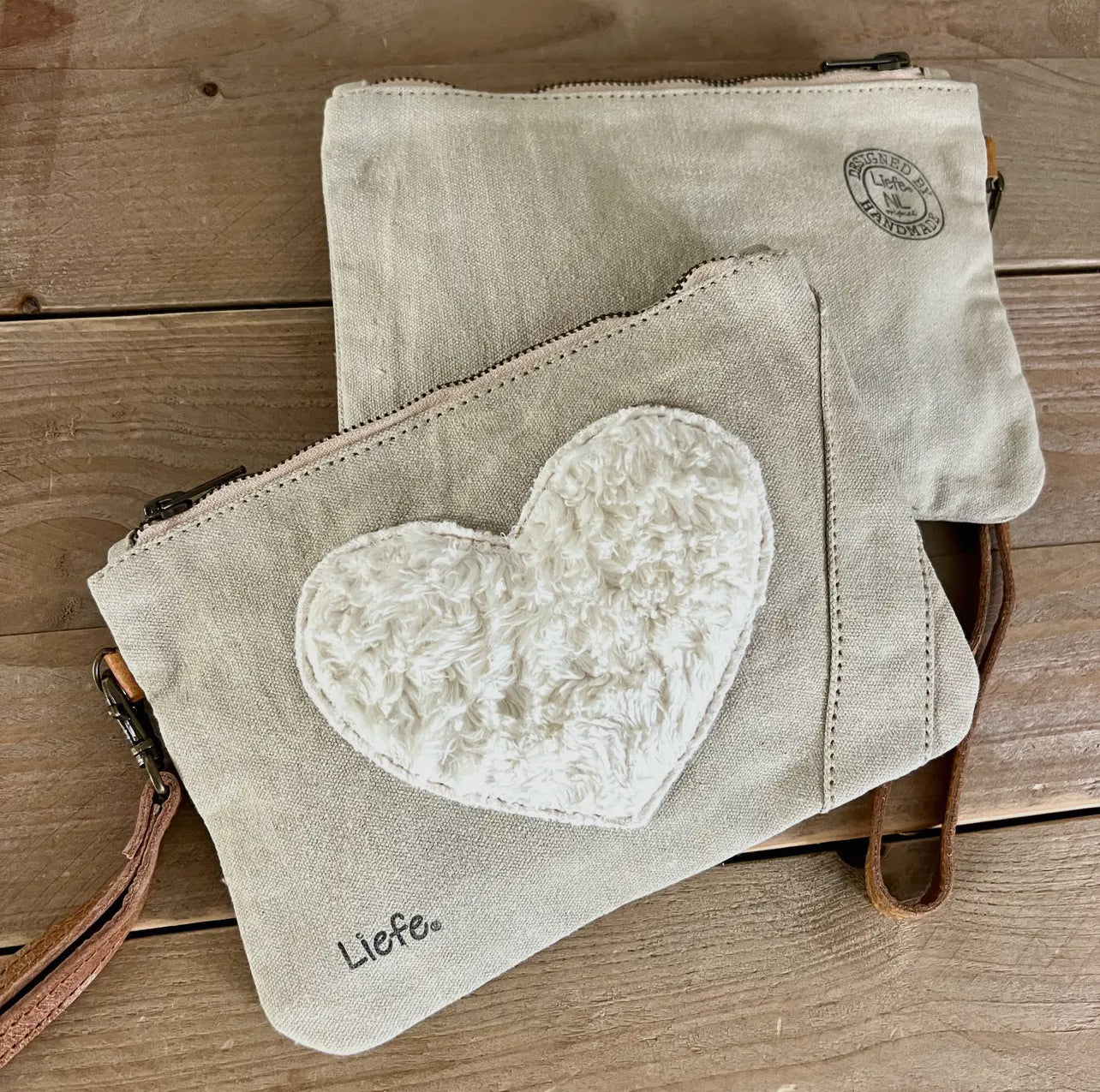 Pochette cœur en peluche