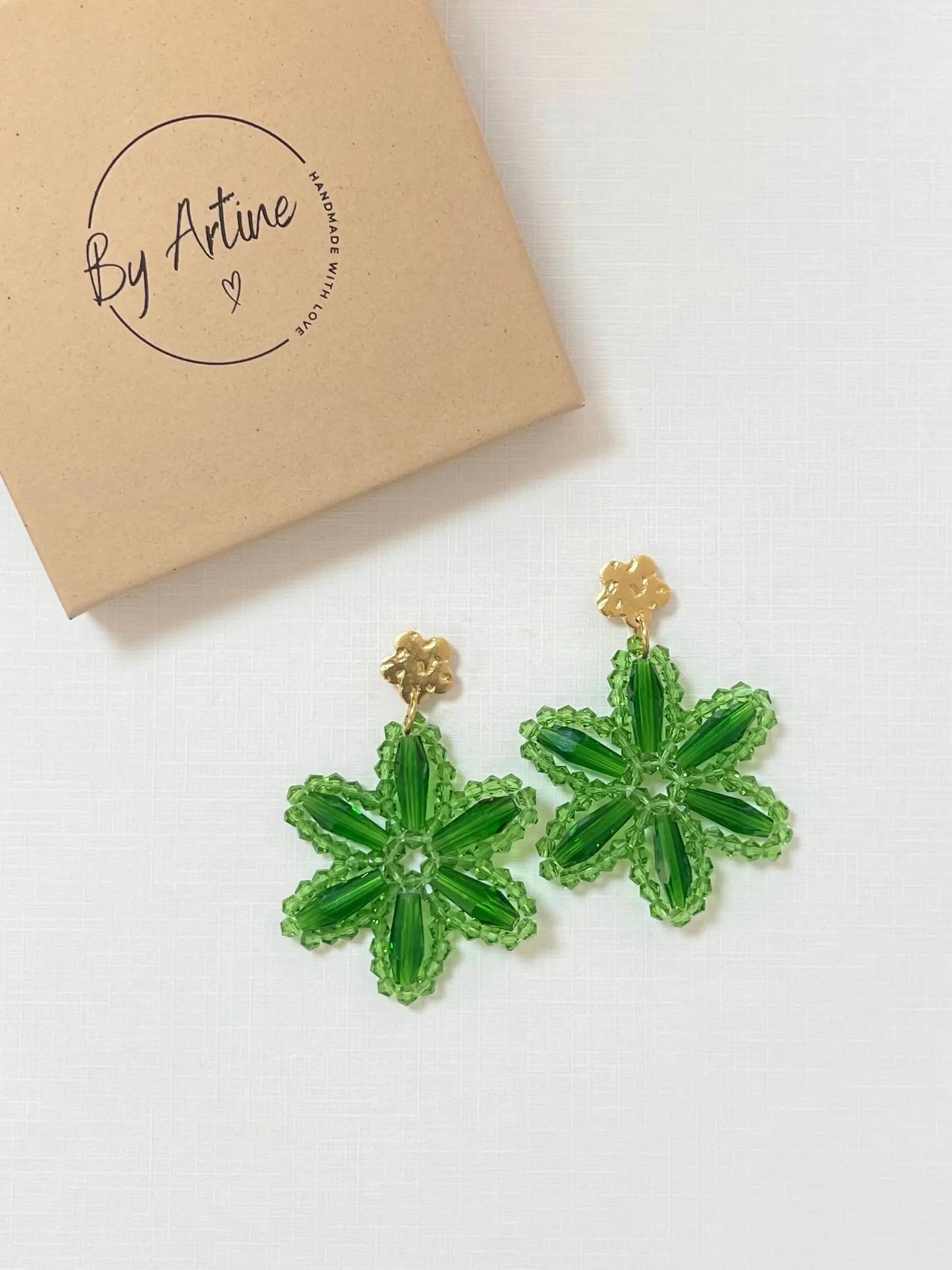 Boucles d'oreilles - Grandes fleurs perlées vertes BY ARTINE
