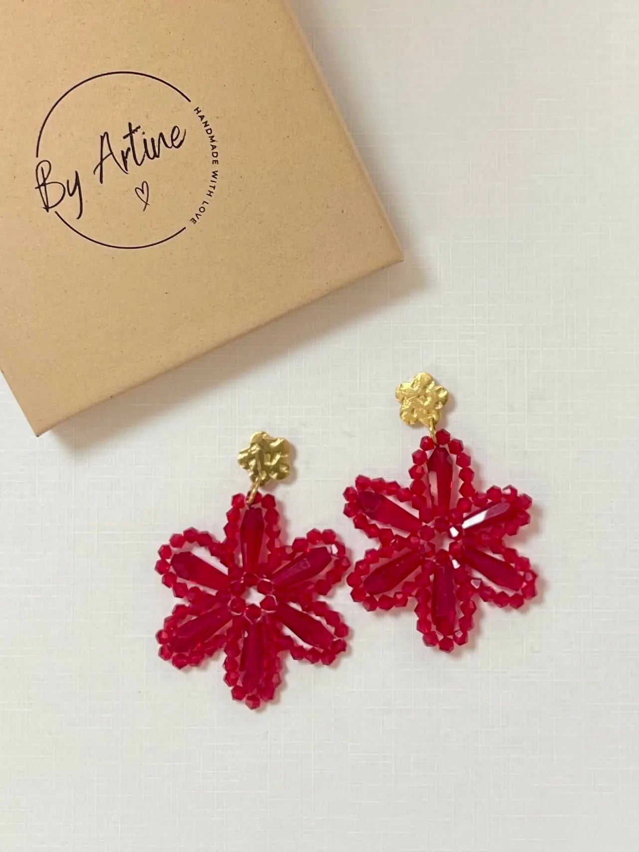Boucles d'oreilles - Grandes fleurs perlées rouges BY ARTINE