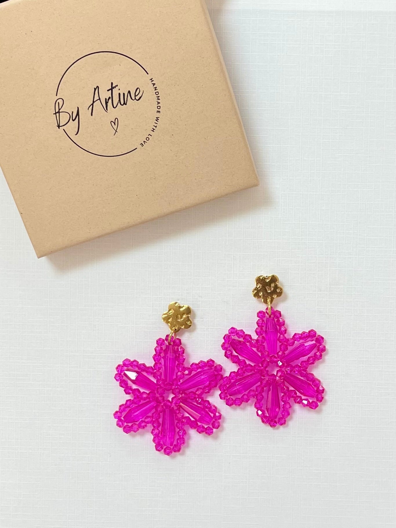 Boucles d'oreilles - Grandes fleurs perlées fuchsia BY ARTINE