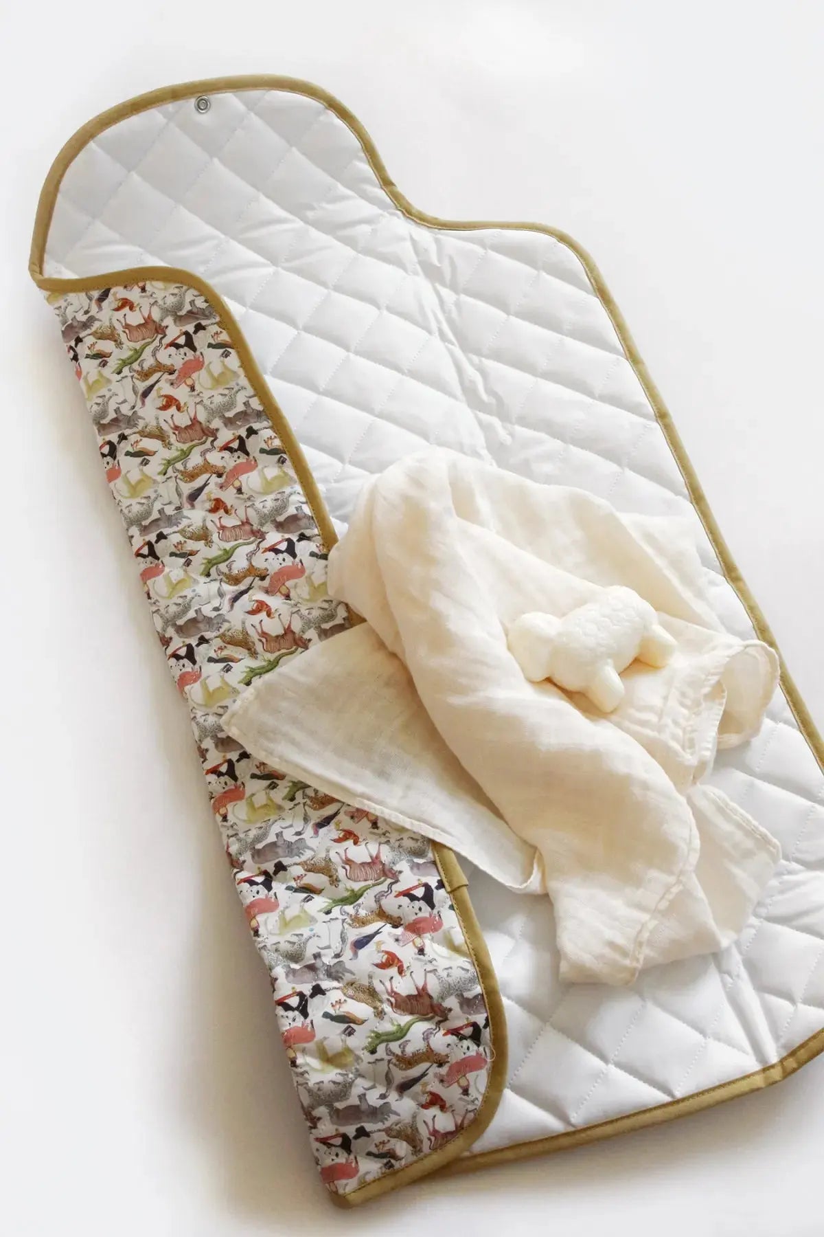 Matelas à langer de voyage Barnabé - Liberty ANIMAUX - BY ARTINE Barnabé aime le café
