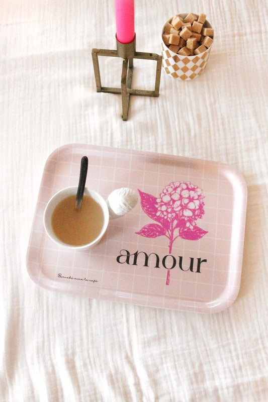 Plateau - Amour Barnabé aime le café