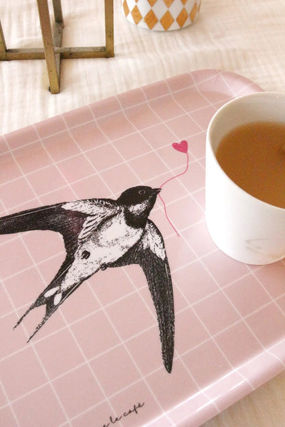 Plateau - Hirondelle Barnabé aime le café