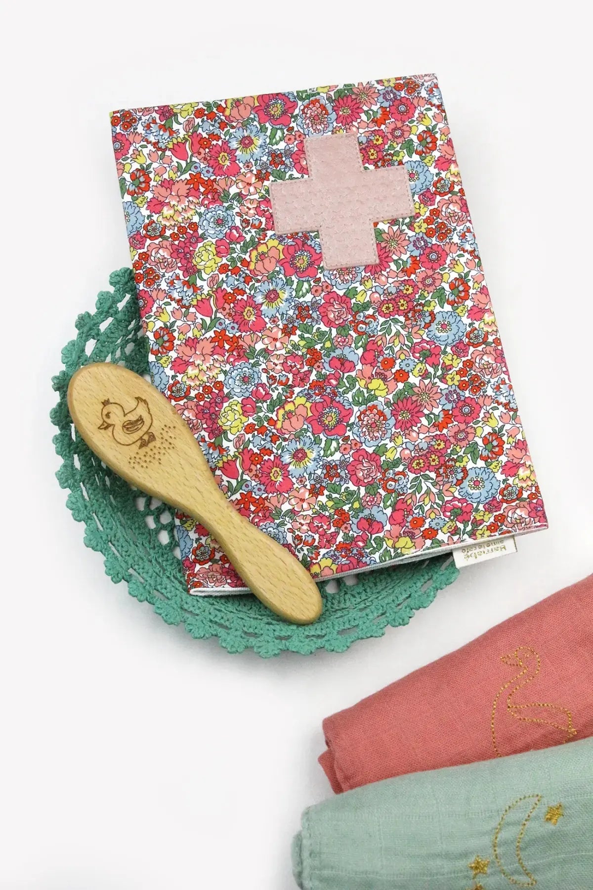 Protège carnet de santé Barnabé - Liberty FLEURS - BY ARTINE Barnabé aime le café