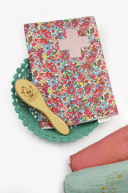 Protège carnet de santé Barnabé - Liberty FLEURS - BY ARTINE Barnabé aime le café
