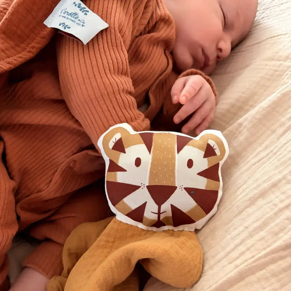 Doudou gaze de coton - tigre Carotte & cie