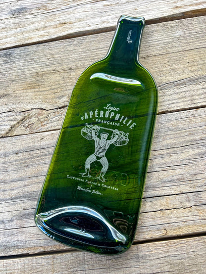 Planches apéro issues de bouteilles de vin - illustrées Plates et culottées