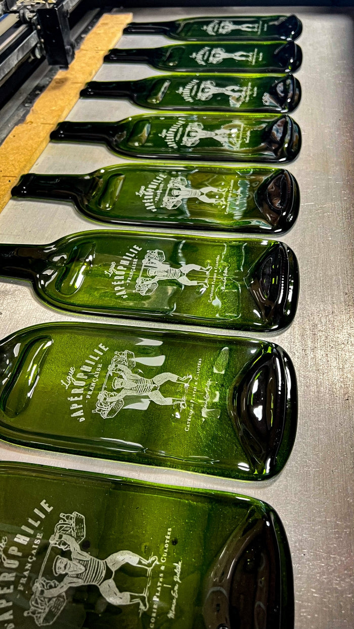 Planches apéro issues de bouteilles de vin - illustrées Plates et culottées