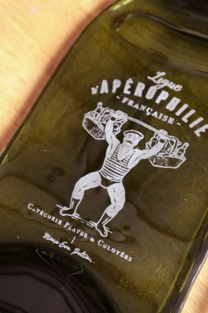 Planches apéro issues de bouteilles de vin - illustrées Plates et culottées