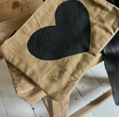 Pochette kaki cœur noir