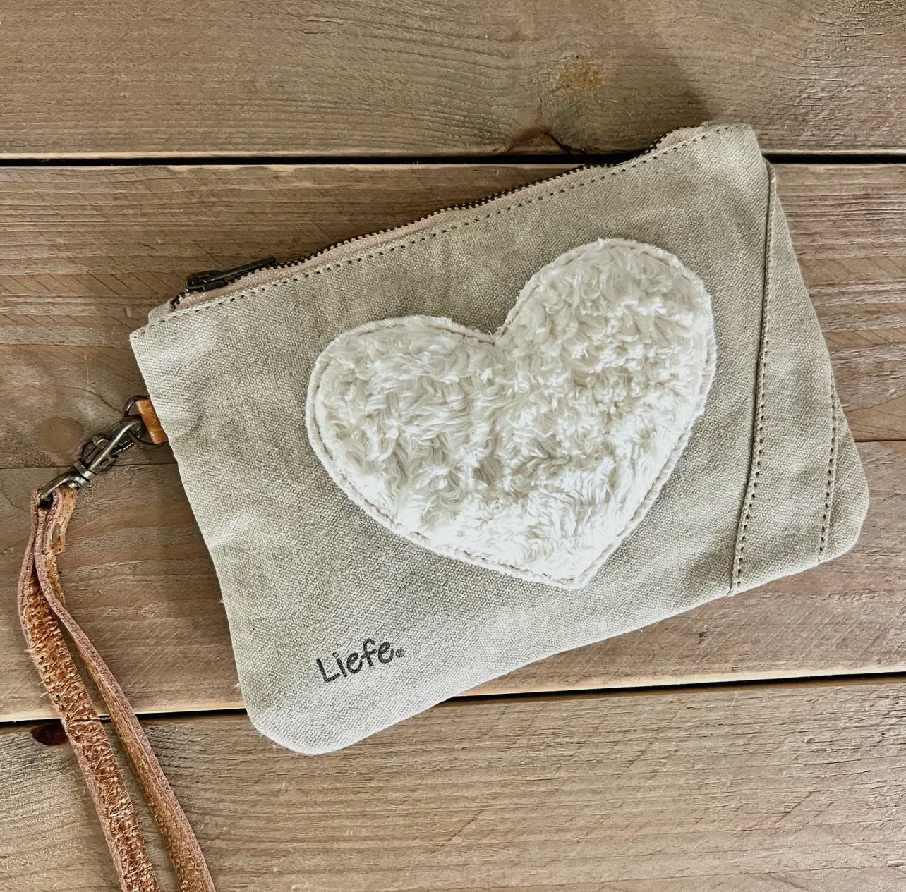 Pochette cœur en peluche