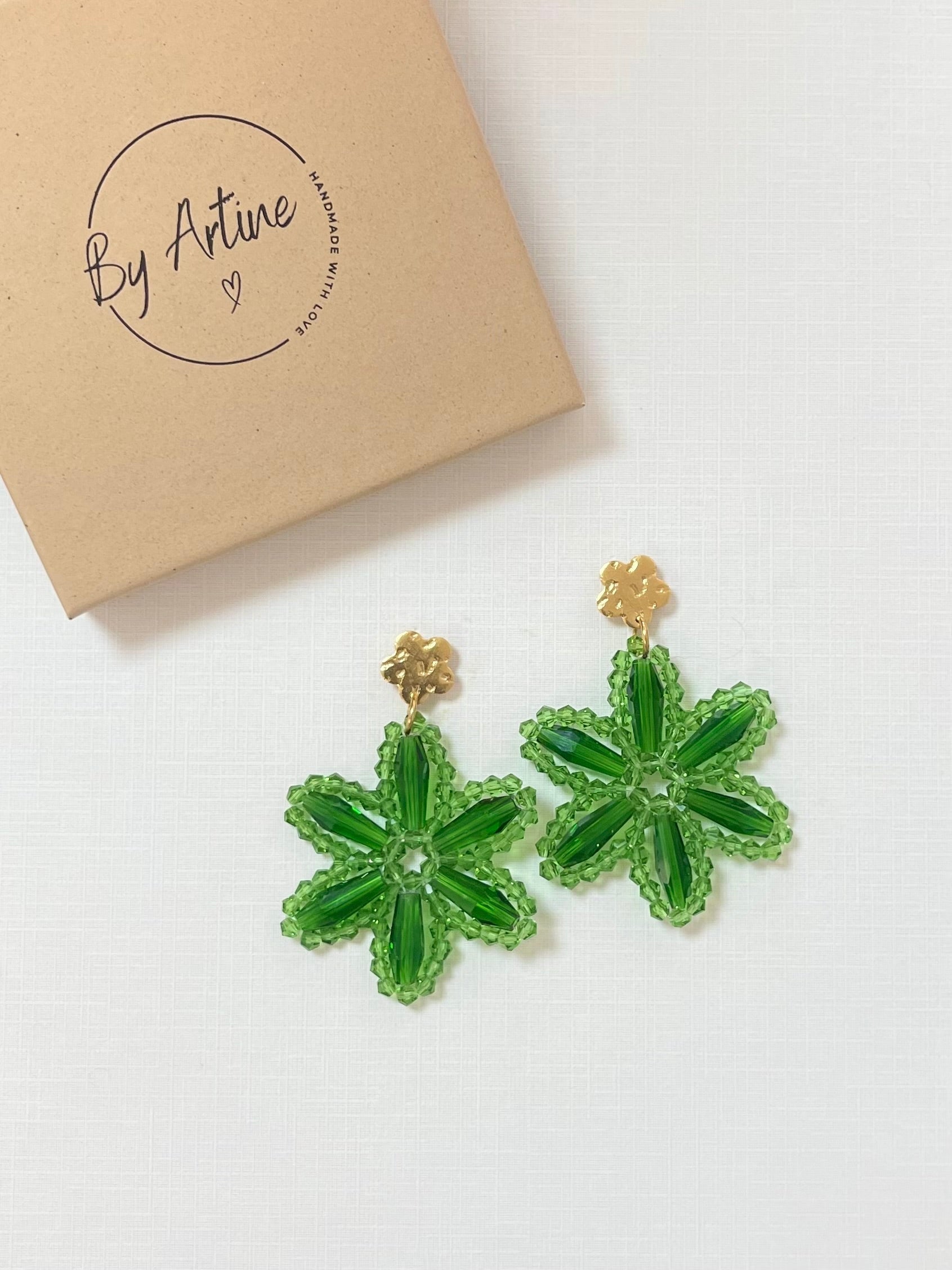 Boucles d'oreilles - Grandes fleurs perlées vertes BY ARTINE