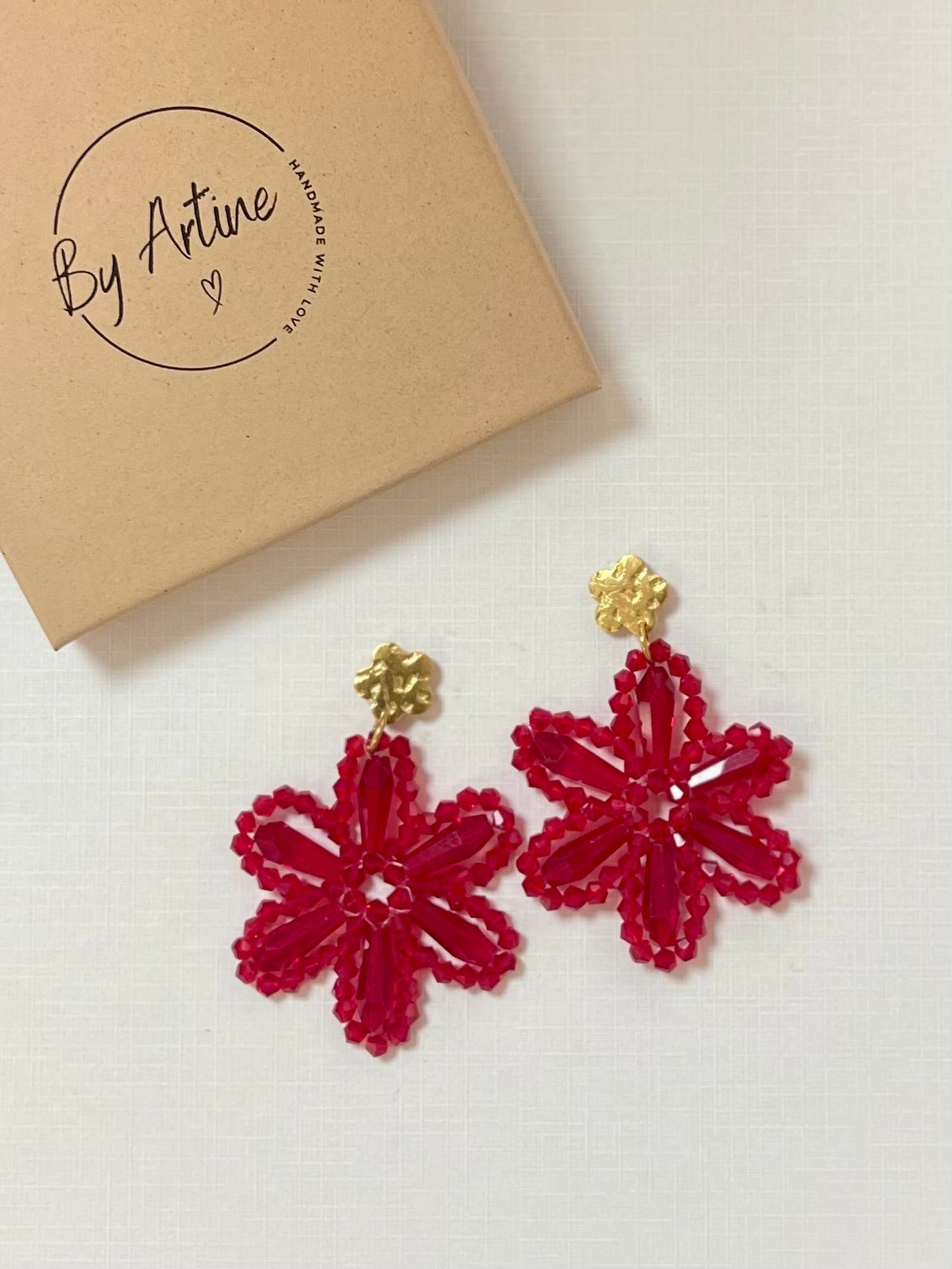 Boucles d'oreilles - Grandes fleurs perlées rouges BY ARTINE