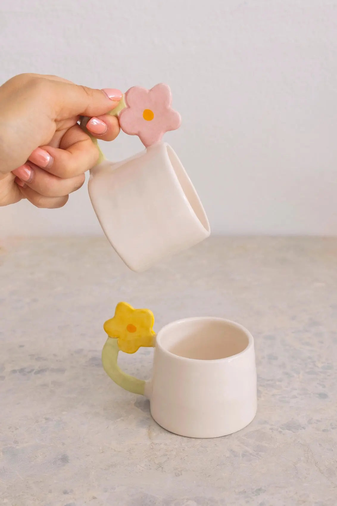 Tasse céramique - anse fleur Pipa and happy